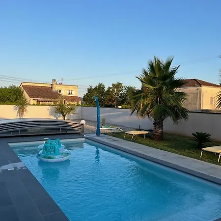 Des Mazes Villa